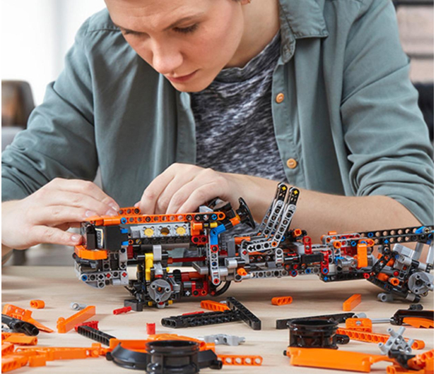LEGO Technic™ 42126 Ford® F-150 Raptor - 1026669 - zdjęcie 8